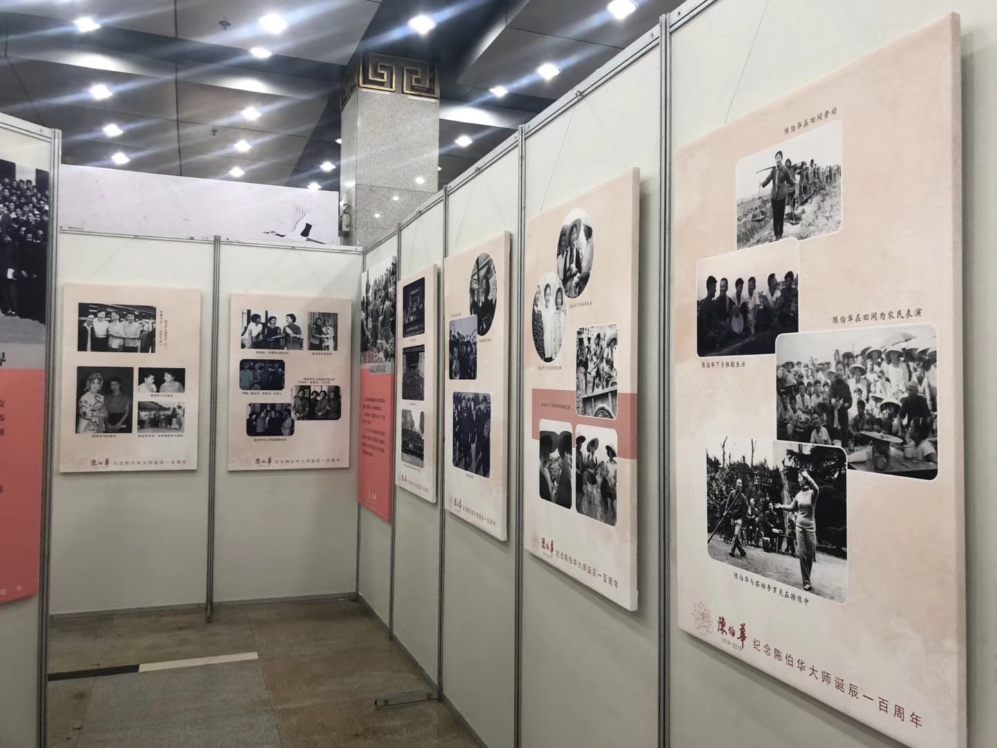 八棱柱掛畫宣傳展板